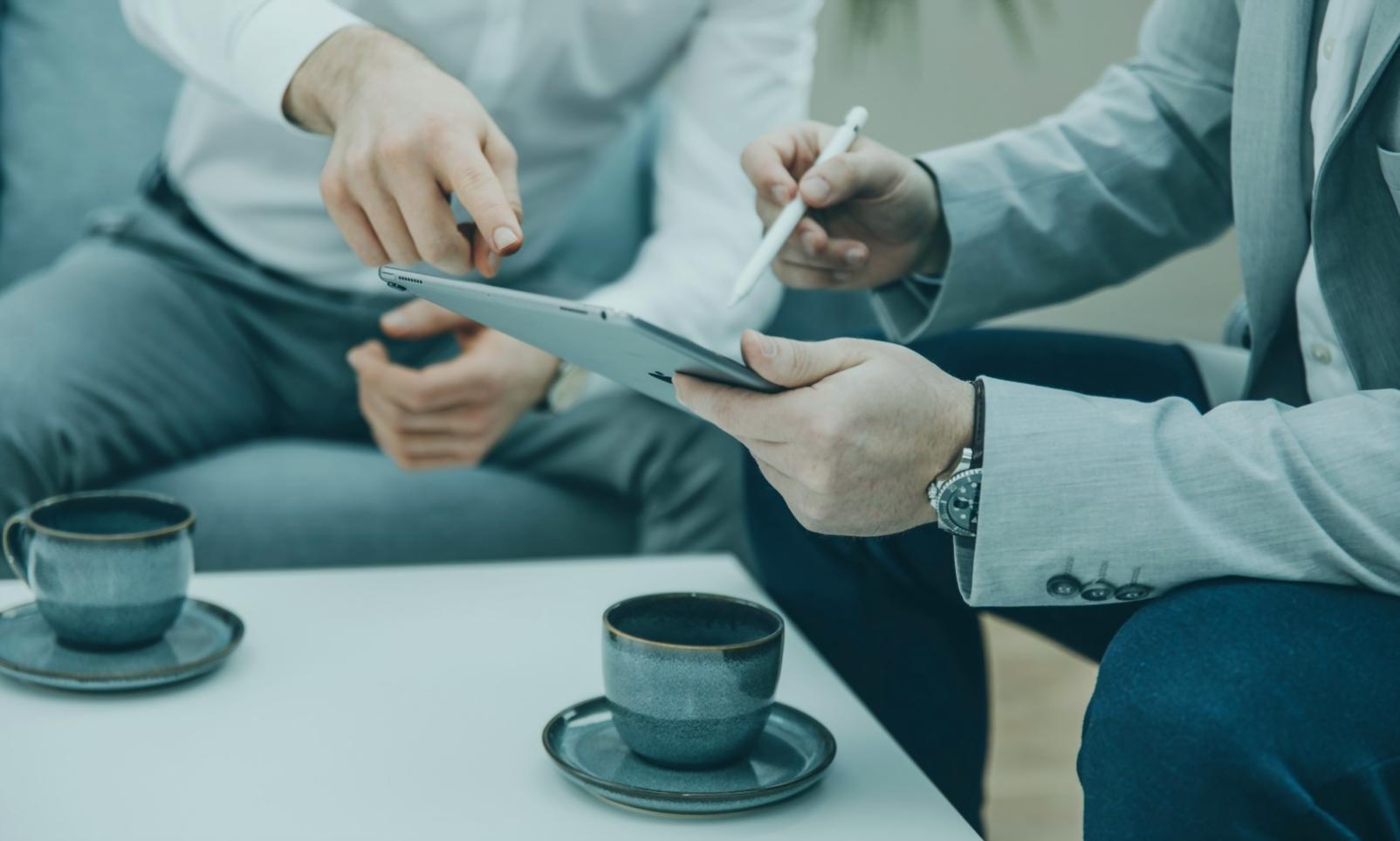 Professioneller Arbeitsplatz mit Optimierungstools